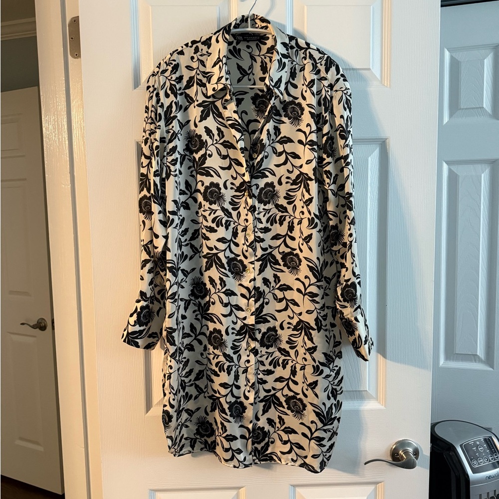 Zara Size XS Black and White Floral Button-Up Shirt